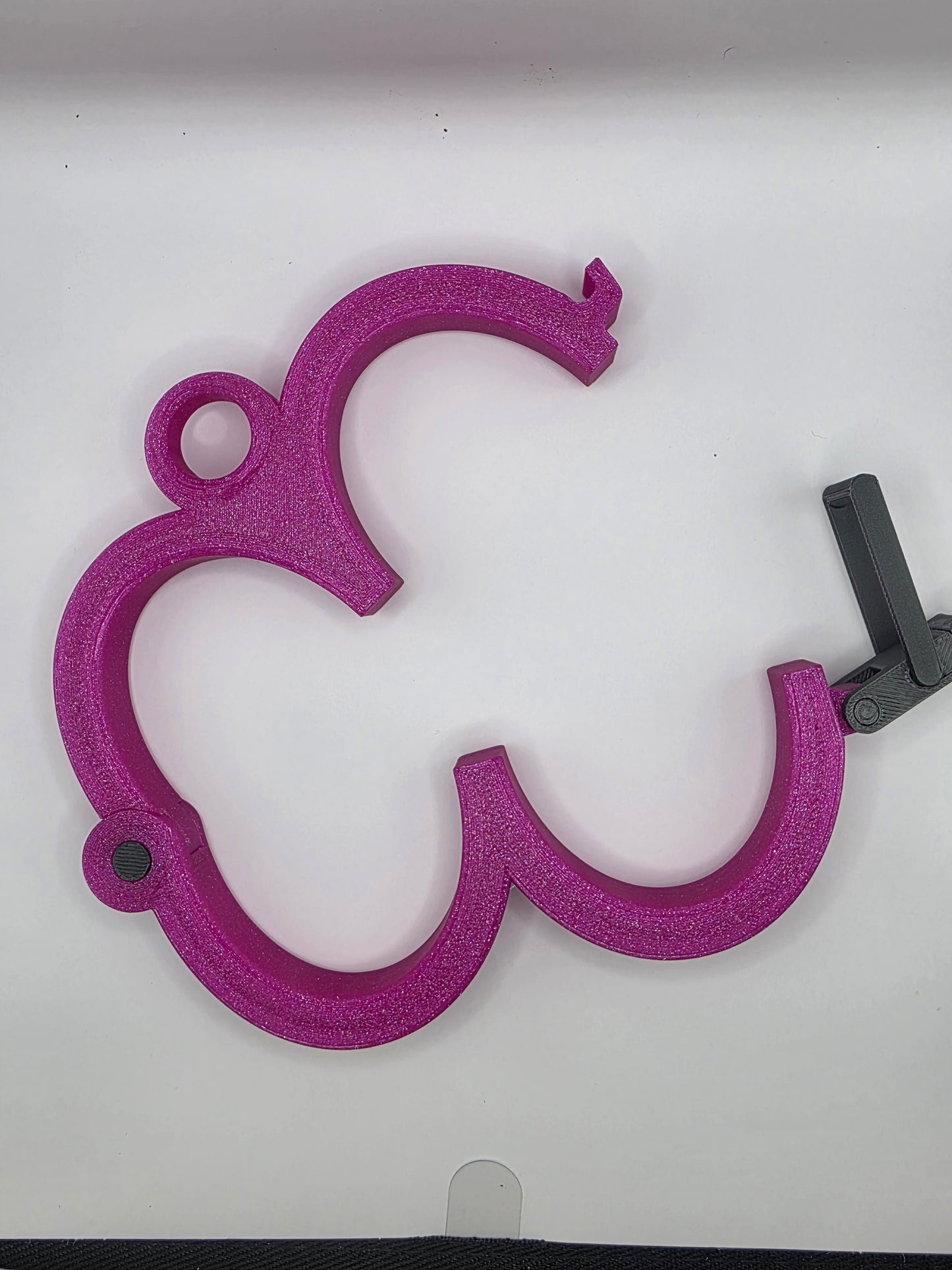 Irish handcuffs